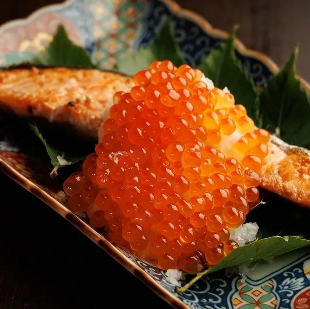 素材を活かした炉端焼きや鮮魚のお造り等、大満足の和食が充実