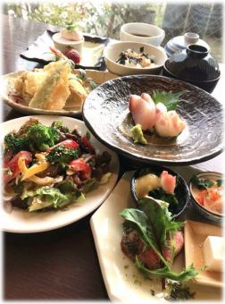 《ランチ限定お得なコース♪》 7品+ドリンク(コーヒーor紅茶)付の2500円コース!