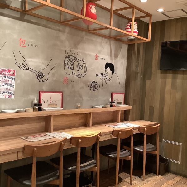 【人気のカウンター席】お1人様でのご利用も大歓迎！仕事終わりのサク飲みなどお気軽にお立ち寄りください！