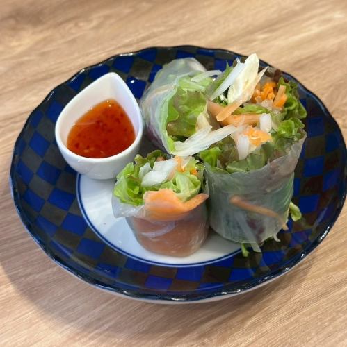 サーモンとチーズの生春巻き