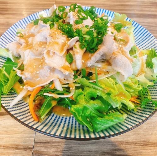 三元豚の冷しゃぶサラダ