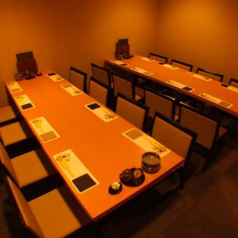 The layout of the private room seats in the back of the store can be changed.