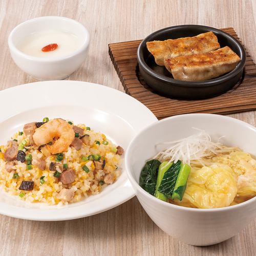 海老わんたん麺(ハーフ)&五目チャーハン(ハーフ)セット