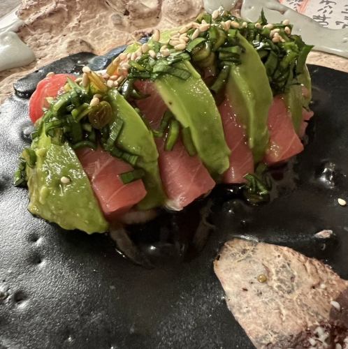 鮪アボカドにら醤油