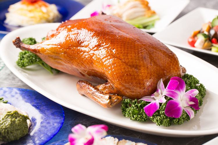 Peking duck 1 feather 19,800 yen (reservation required)