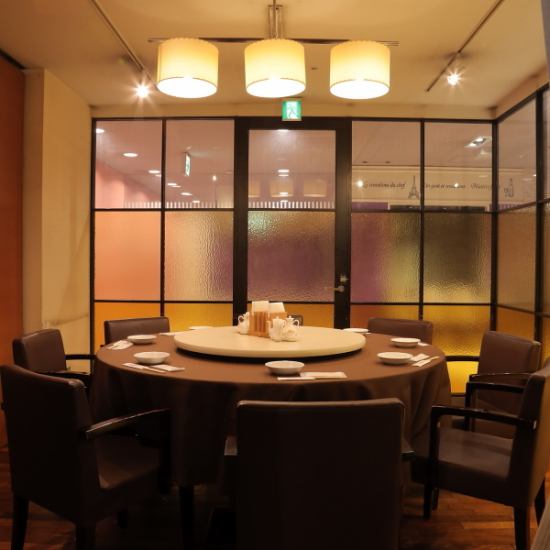 At work gatherings, with family, with friends.We also have round tables that can be used in various situations♪