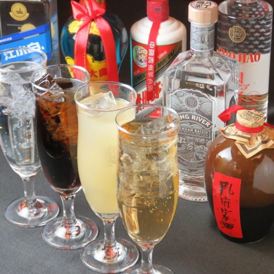 Cocktails using Chinese liquor “baijiu” are popular.