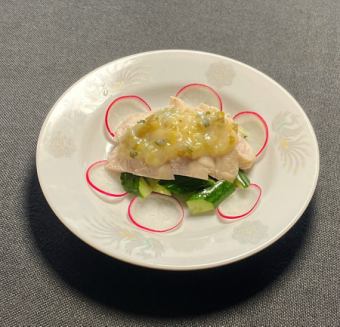 蒸し鶏の入りわさび菜入りネギソース