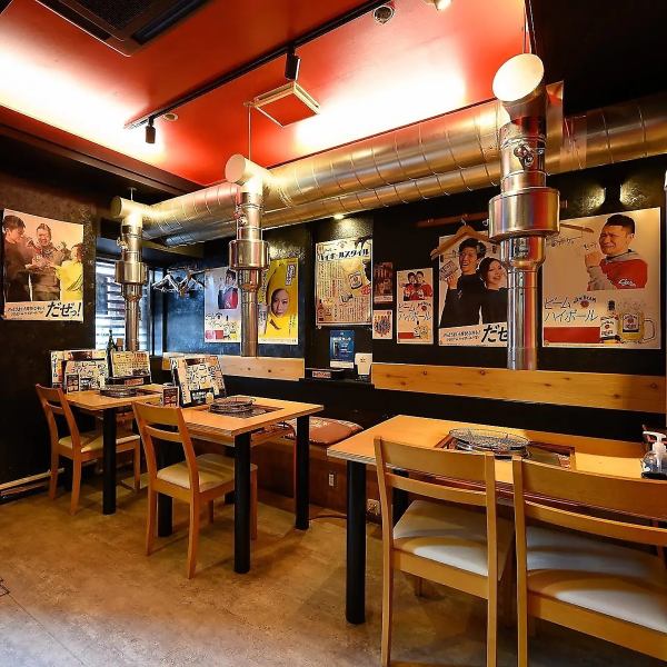 テーブル席は2名様向けと4名様向けで最大で10名様まで着席OKです！全席排煙のダクト設置済みのため焼肉の煙も気になりません。お休みの日の食事や地域の集まりなど様々なシーンでご利用ください。