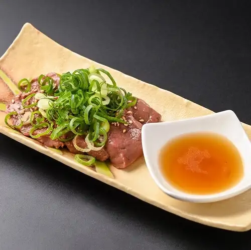 【名物】 レバ刺し