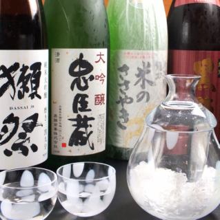 ここでしか飲めない銘柄もあります！メニューに記載のない隠し酒もたくさんご用意しております。店長はじめスタッフが豊富な知識で皆様の好みや気分にあわせた日本酒をお薦め。お客様に安心して楽しんで頂けるようお酒の管理は徹底して行っており、常に良い状態でご提供させて頂いております