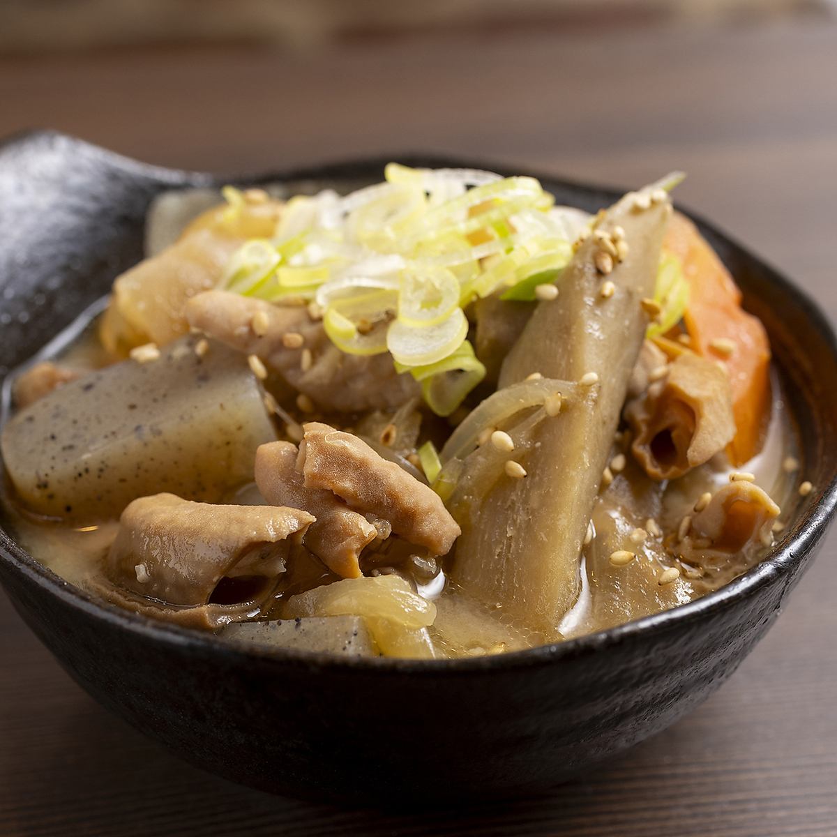 看板にも掲げているザンギともつ煮は絶品！