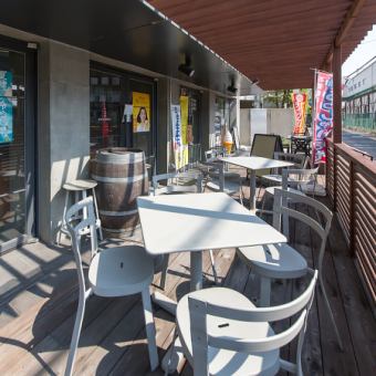 4名様向けテラス席を3席ご用意しております。