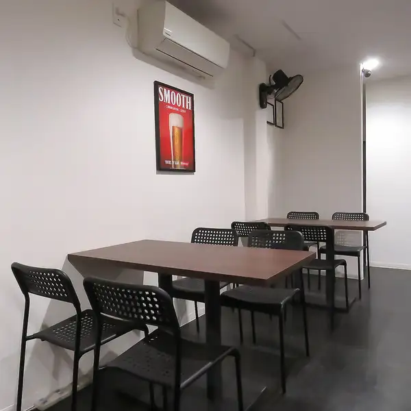 大型宴会に対応可能な広々とした空間が魅力の当店は、最大30名様までの貸切利用が可能です。開放的な店内はどの席も過ごしやすく、宴会や会社の打ち上げ、友人同士の集まりに適しています★落ち着きのある内装と機能的な配置で、人数に関係なく快適さを感じられるのもポイント♪