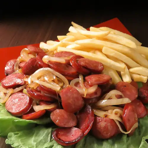 燻製ソーセージとポテトの盛り合わせ