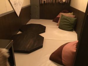 A spacious private room where you can cherish your private space ♪ It is a mat type private room where you can take off your shoes and relax.
