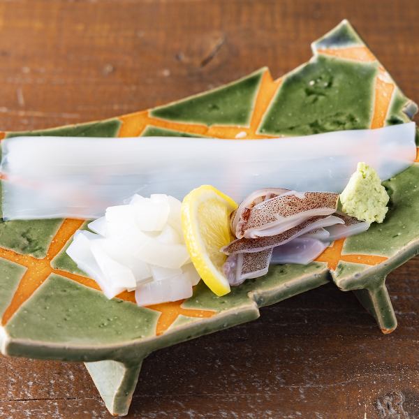 【当店おすすめ2】「活けヤリイカの造り」979円(税込)