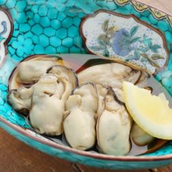 Boiled raw oysters with ponzu sauce