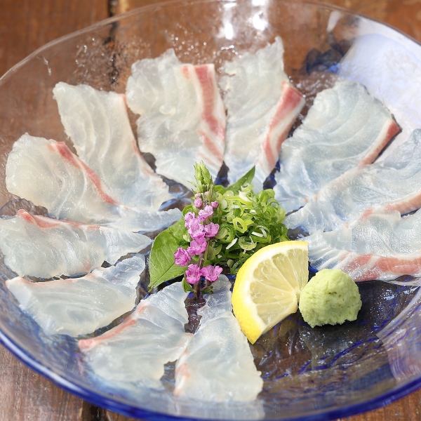 【当店おすすめ１】季節限定。桜色の逸品「桜鯛のお造り」