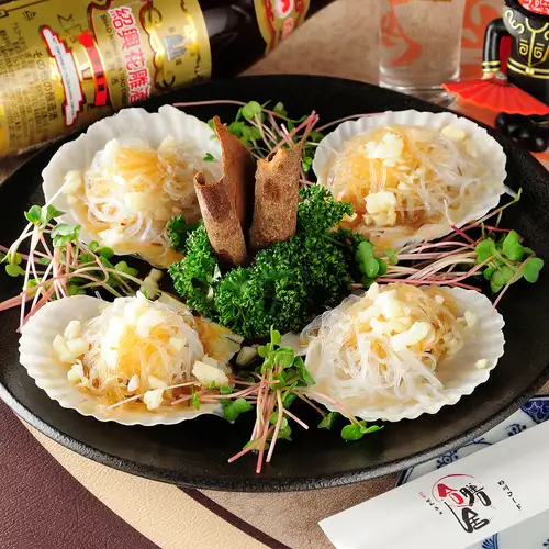 A refined Sichuan flavor woven from traditional Chinese techniques and carefully selected ingredients.