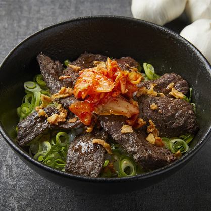 Skirt steak rice bowl for garlic lovers