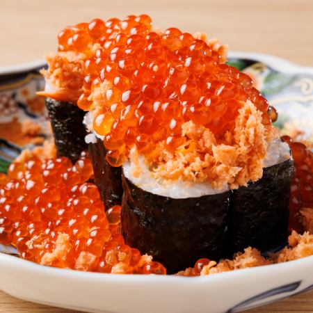 Salmon and salmon roe sushi