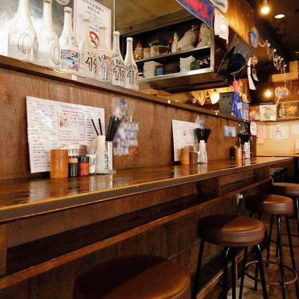 お一人様でもご利用いただける単品飲み放題もご用意してお待ちしております。カウンター席でゆったりお過ごしください。当日予約OKなので急なサク飲みにもご利用OKです！