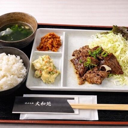 ランチタイムは定食もご用意♪≪焼肉ミックス定食≫