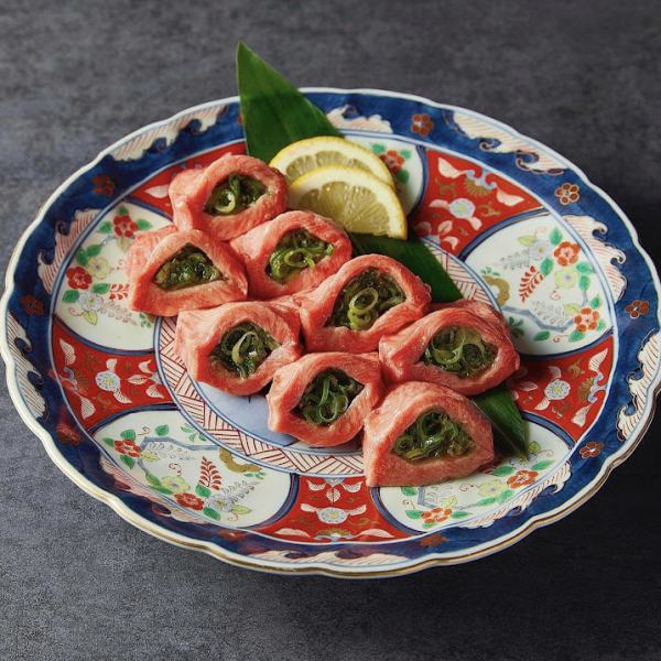 [Uchida specialty] "Thick-sliced tongue wrapped in green onions" inherited from Yakiniku Ning / 1,848 yen (tax included)