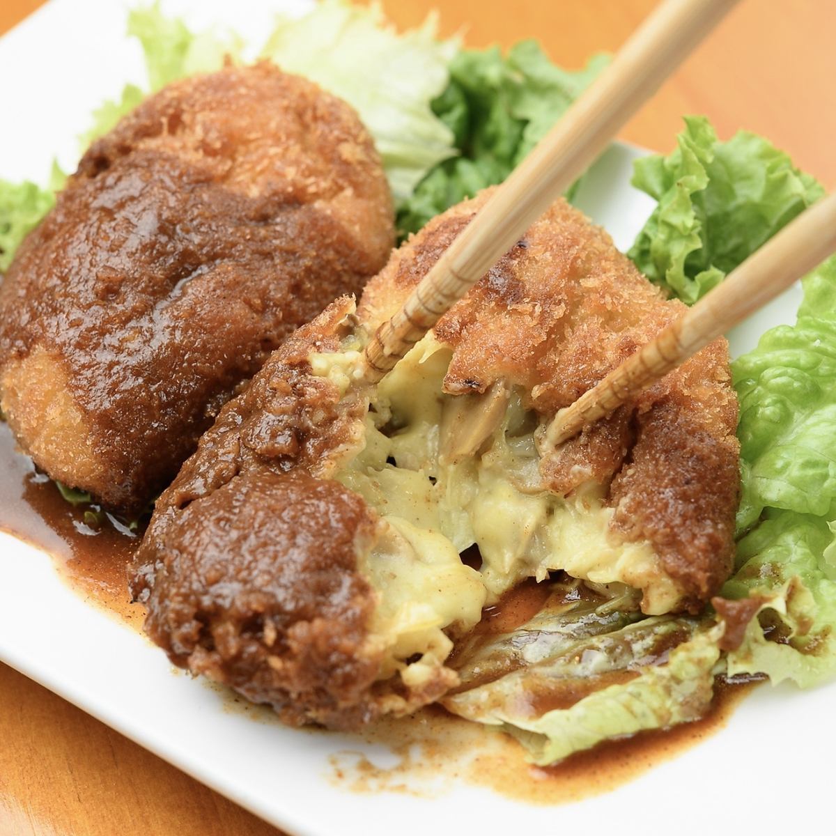 A famous dish from a 50-year-old restaurant! We recommend the crab cream croquette♪
