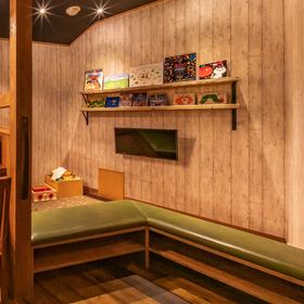 キッズ用の遊び場を設けております◎ご家族連れにも安心です！お気軽にファミリーでご来店くださいませ！