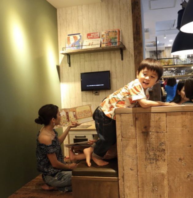 我们的商店以儿童为先！我们有充足的玩具和服务，让您放心！