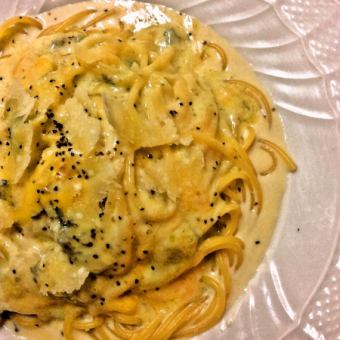 Five kinds of cheese cream pasta
