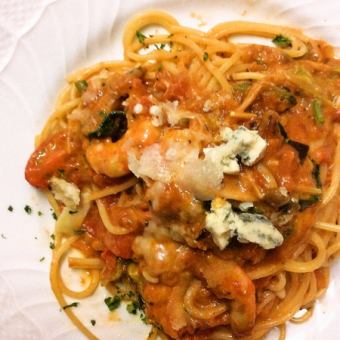 Pasta with shrimp and gorgonzola tomato cream