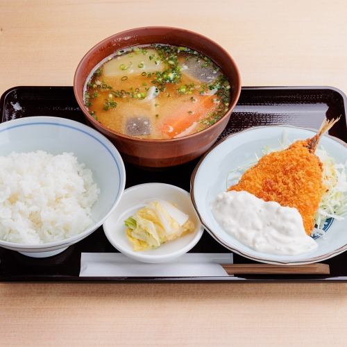 ごちそう豚汁と本日の魚定食