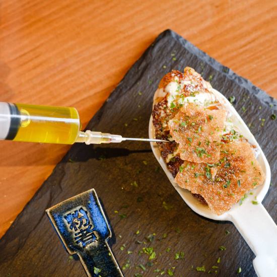 ジューシーな牡蠣を鉄板で焼き、最後にトリュフエキスを注入!