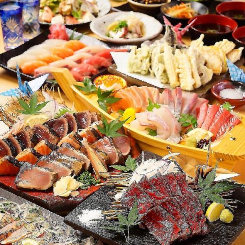 음료 무제한 연회 코스 3500 엔 ~! 명물의 짚구이와 생선 요리 모듬을 즐길 수 있습니다!