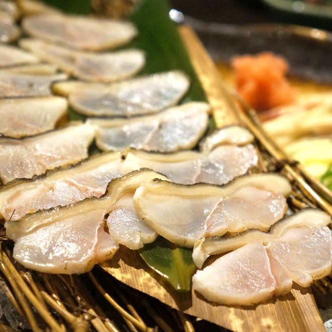We have a lot of seafood that we are proud of, such as straw-grilled bonito and straw-grilled Utsubo.
