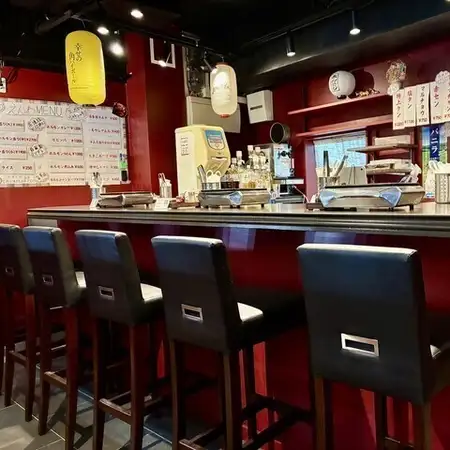 おひとり様でも気軽にご来店いただけるカウンター席を8席ご用意しております。