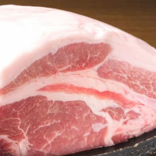 鹿児島県産“六白黒豚”の美味しいポイント！別名「黒のダイヤモンド」