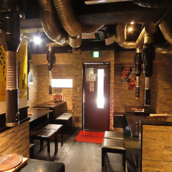 錦糸町駅から徒歩8分、炭火焼肉が楽しめるアットホームなお店♪広々とした店内は、落ち着いた雰囲気でゆったり過ごせます。家族との団らんや友人との食事にぴったり◎最大18名までの貸切も可能なので、食事会や集まりにもおすすめです!