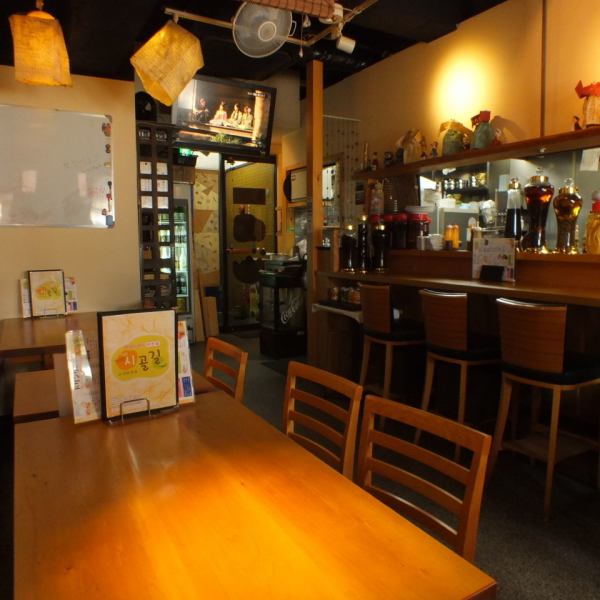 Inside the store is calming atmosphere full of warmth of wood ♪ lighting is warm, you can feel the flow of relaxing time ◎ Recommended for use in dates and family ☆ Kei line Chitose Osan Station South exit a minute walk!