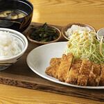 リーズナブルに楽しめる定食メニュー