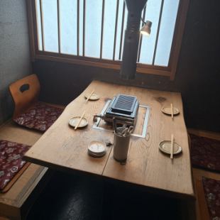 넓은 테이블 석을 준비하고 있습니다.소규모 인원을 개인 공간에서 즐기고 싶은 분은 꼭 개인실 (3 ~ 4 인용 1 실)을 이용하십시오!