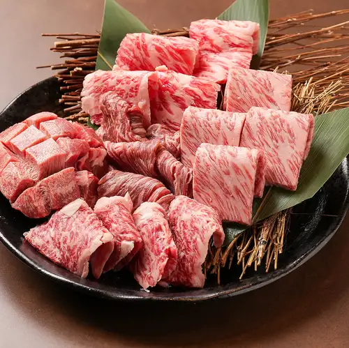 Please enjoy our carefully selected, high-quality meats!