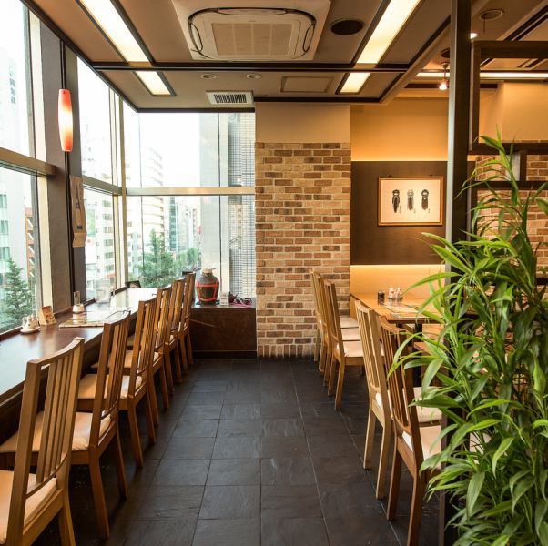 ◆貸切宴会大歓迎◆貸切最大40～60名様収容可能！宴会は四川料理 川国志にお任せ下さい☆オシャレで広々とした店内は様々なシーンでご利用頂けるようにお席をご用意しております！カウンターも7席ご用意しております。窓からスカイツリーがご覧頂けますので、お一人様でもカップルにも最適な空間です！！