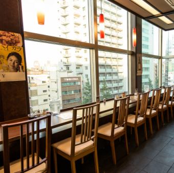 1名様から入れるカウンター席がございます。