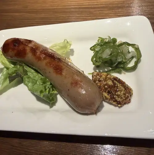 フランクソーセージ　ししとうピクルス添え