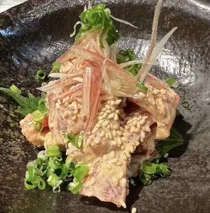 クセになる漬けカツオの胡麻ソース