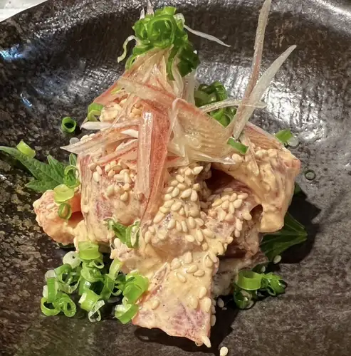 令人上瘾的芝麻酱腌鲣鱼